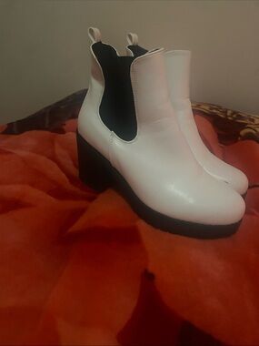 Dream Pairs White Chelsea Platform Ankle Boots